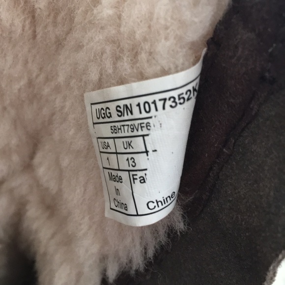 Girls Ugg Boots - Picture 4 of 7